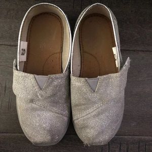 ❌SOLD❌Girls Toms Silver